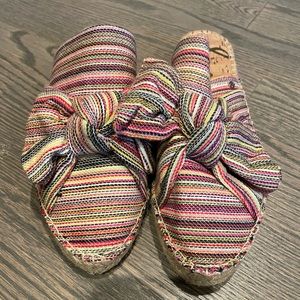 Sam Edelman - close toe rainbow bow slides - never worn